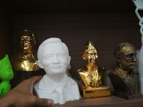 Đúc tượng chân dung đồng, composite để thờ