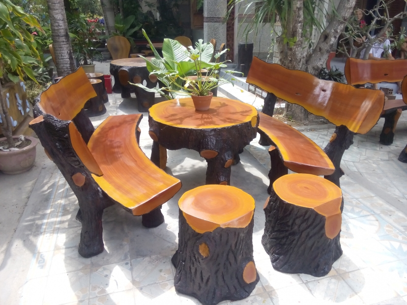 Bàn ghế đá giả gốc cây gỗ